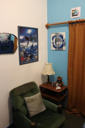 Chambre Ăconomique avec lits jumeaux | Coin sĂ©jour