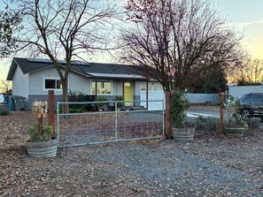 Exterior - Wine Country Cottage Escape (Fulton)