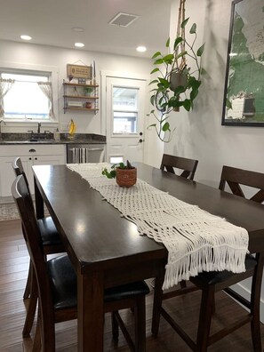 Dining - Wine Country Cottage Escape (Fulton)