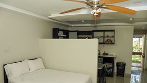 1 bedroom, iron/ironing board, free WiFi, bed sheets - 1 Min from MBJ Airport; Cozy Studio; AC; Wi-Fi (Montego Bay)