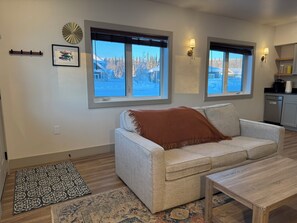 Living area - Clean and Cozy Two Bedroom Duplex in West Fairbanks (Fairbanks)