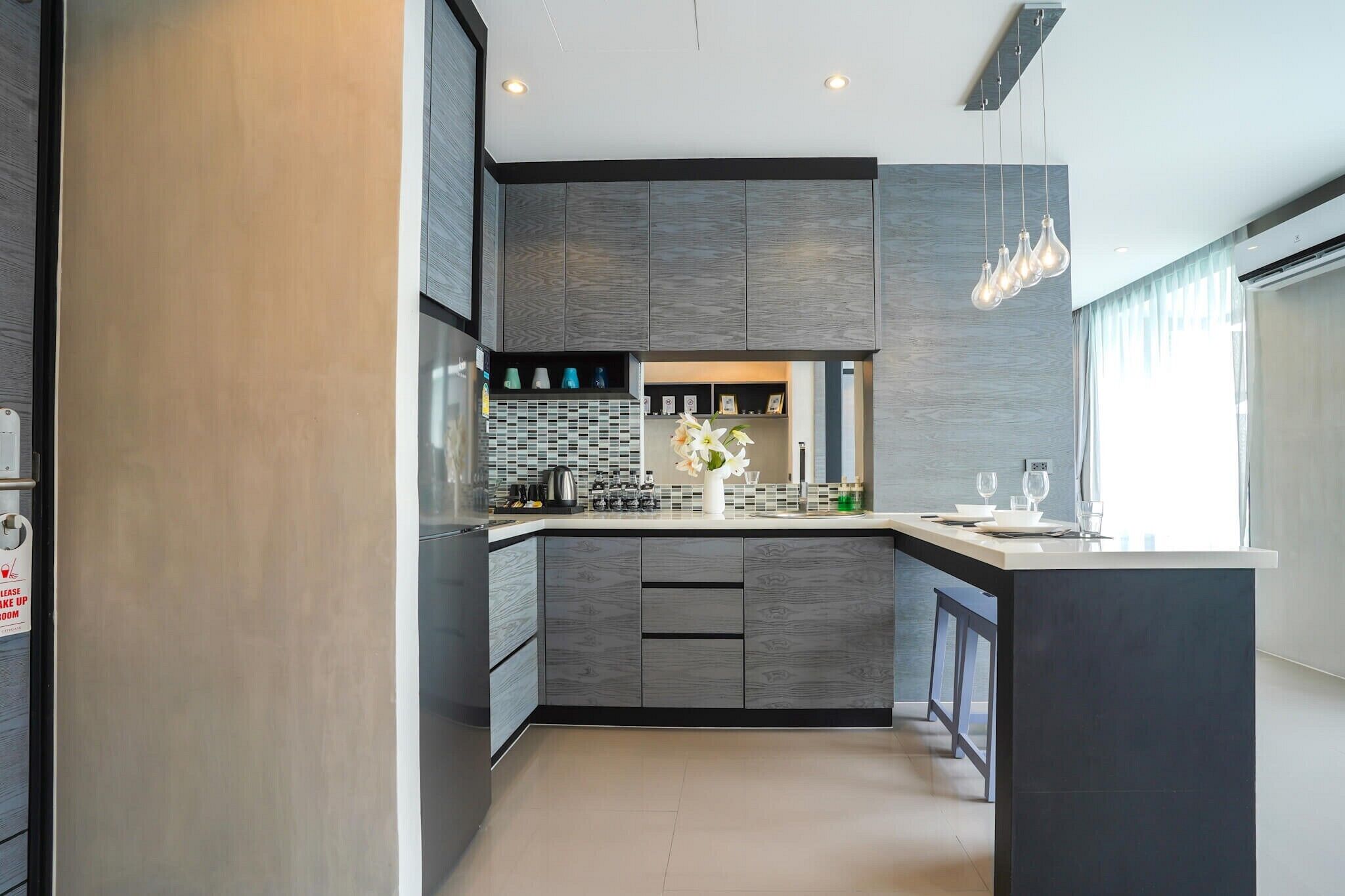 Fridge, microwave, stovetop, coffee/tea maker
