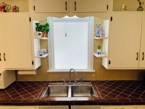 Fridge, microwave, oven, stovetop - Notre Dame or Memorial hospital in minutes.
~Vintage charm with modern comfort~ (South Bend)