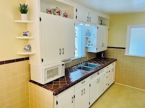Fridge, microwave, oven, stovetop - Notre Dame or Memorial hospital in minutes.
~Vintage charm with modern comfort~ (South Bend)