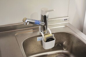 Hiustenkuivaaja, bidee, pyyhkeet, saippua