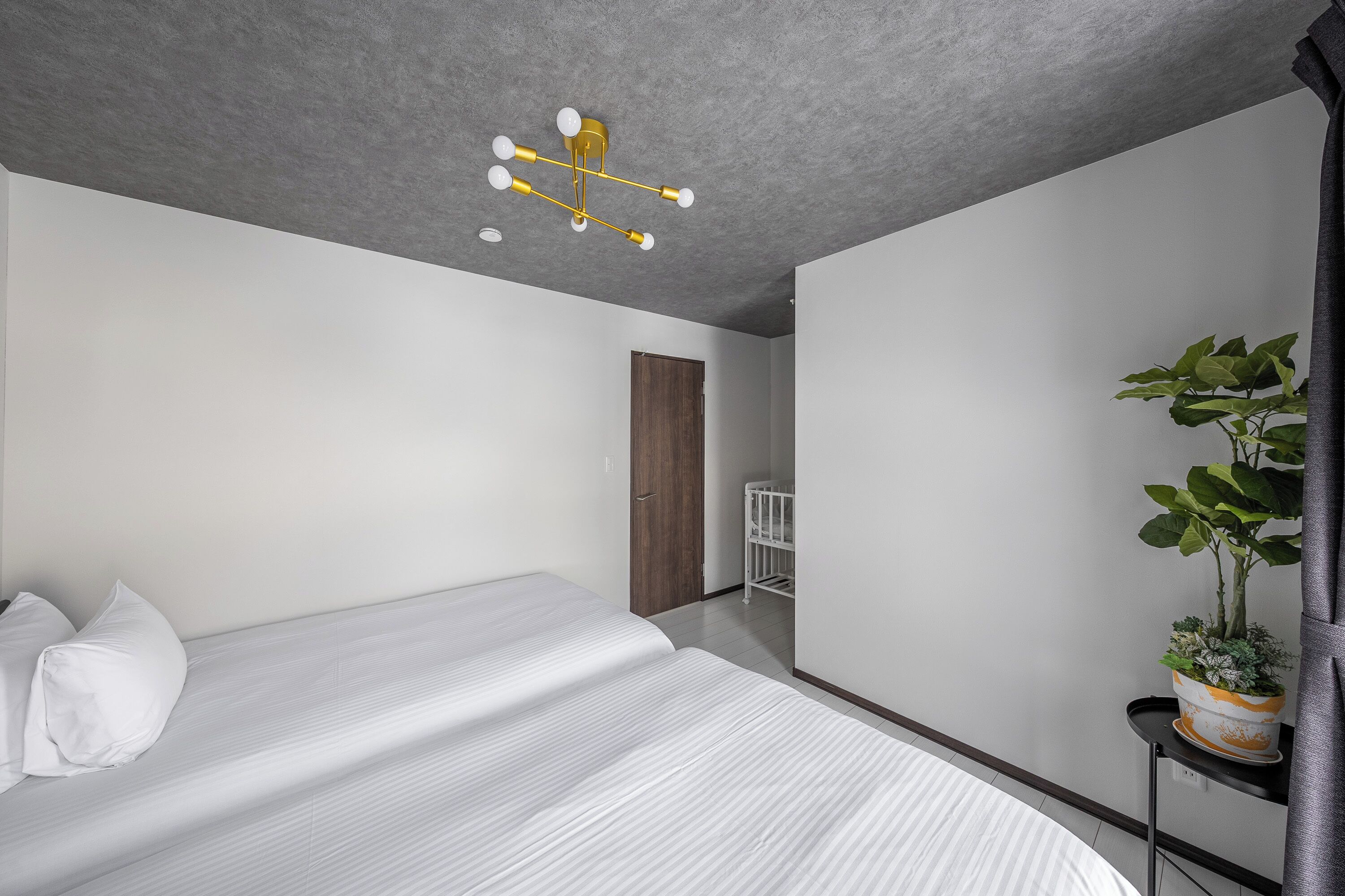 Desk, iron/ironing board, free WiFi