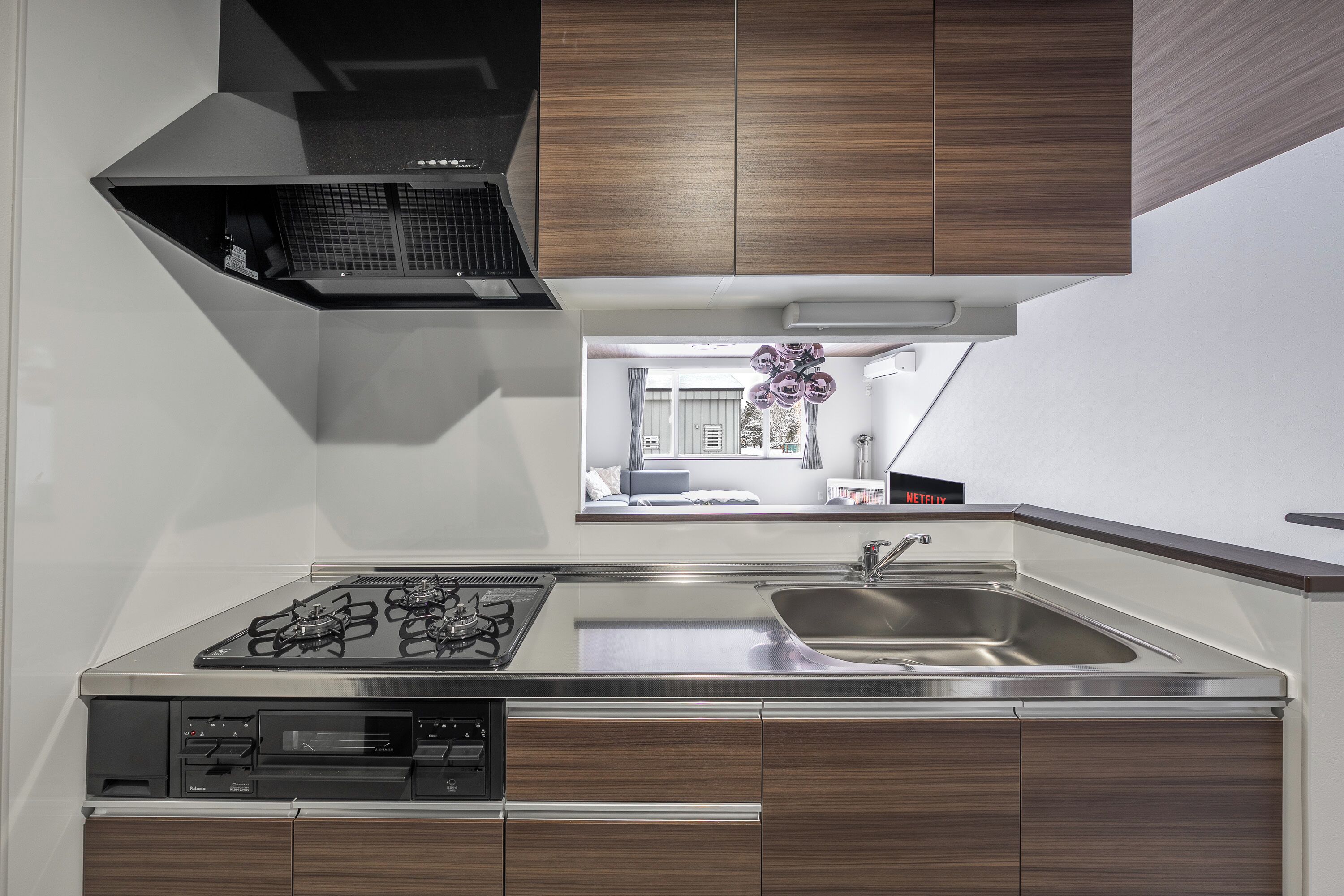 Lägenhet | Eget kök | Kylskåp, mikrovågsugn, spishäll och barnstol