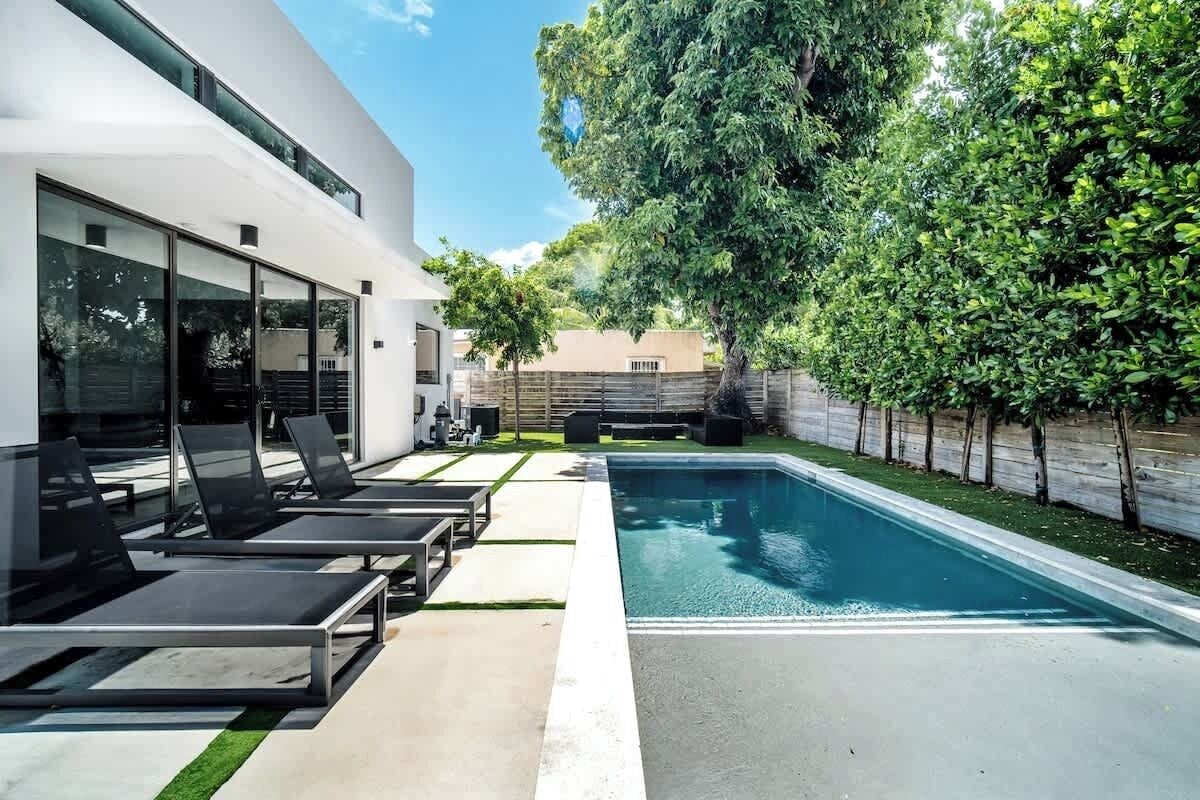 حمّام سباحة خارجي