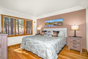 3 Schlafzimmer, Schreibtisch, Bügeleisen/Bügelbrett, Reisekinderbett