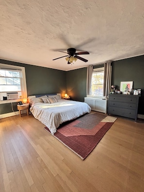 WiFi, bed sheets - Spacious & Bright 1927 Home, 30 Min to NYC (West Orange)