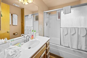 Hair dryer, towels - Mama Bear's Cozy Cabin - Fireplace, Central Heat, Spacious Deck (Sugarloaf)