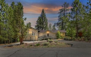 Exterior - Mockingbird Retreat - Walk to the Lake, hot tub, EV charger, Fenced yard. (Big Bear Lake)