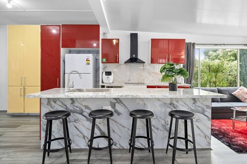 Comfy 4BDR/Free parking, near Train -motor way