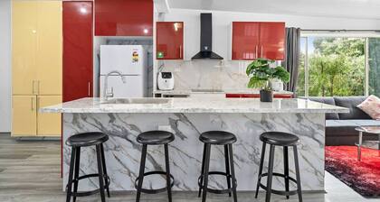 Comfy 4BDR/Free parking, near Train -motor way