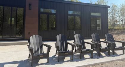 Modern 3-bedroom house in beautiful Glen Arbor township. Walk to Glen Lake
