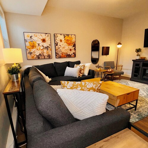 Fields & Fences Suite – Cozy Rural Stay in Historic Fort Langley