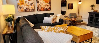 Fields & Fences Suite – Cozy Rural Stay in Historic Fort Langley