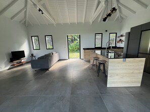 Interior - Villa le Paradis Secret: Sea view, river access. (Goyave)