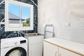 Interior - Family- friendly Spacious 4BDR Home• Free parking (Wyong)