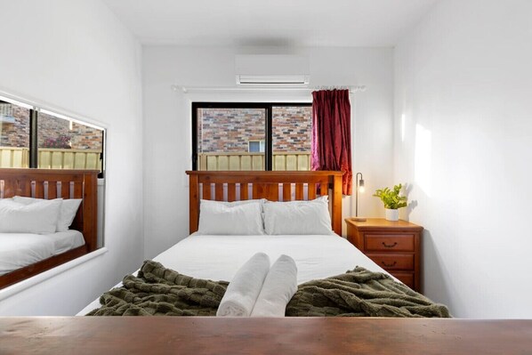 Iron/ironing board, WiFi, bed sheets