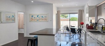 Family- friendly Spacious 4BDR Home• Free parking