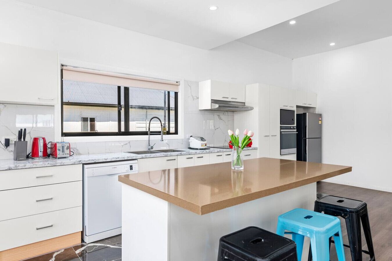 雪櫃、微波爐、焗爐、爐具