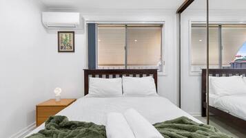 Desk, iron/ironing board, WiFi, bed sheets