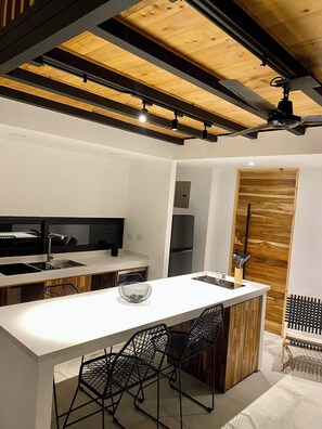 Private kitchen - Comfortable, Modern Vibe & Well Located (Cocles)