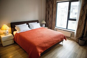 Iron/ironing board, WiFi, bed sheets