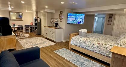 Ballston Studio: 4 block metro walk - free parking