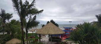 Haonianhua Yatao Resort