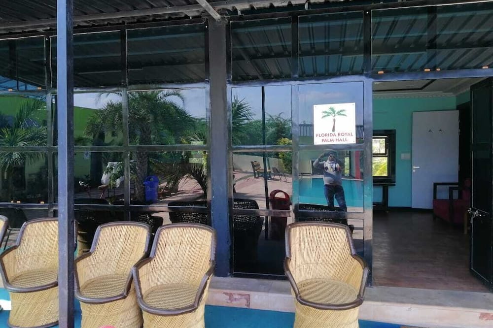 Palm Farmhouse Resort & Swimming Pool