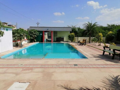 Palm Farmhouse Resort & Swimming Pool