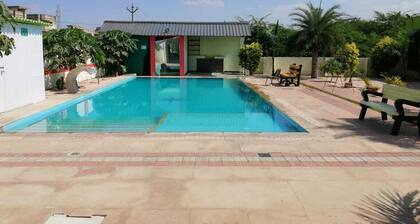Palm Farmhouse Resort & Swimming Pool