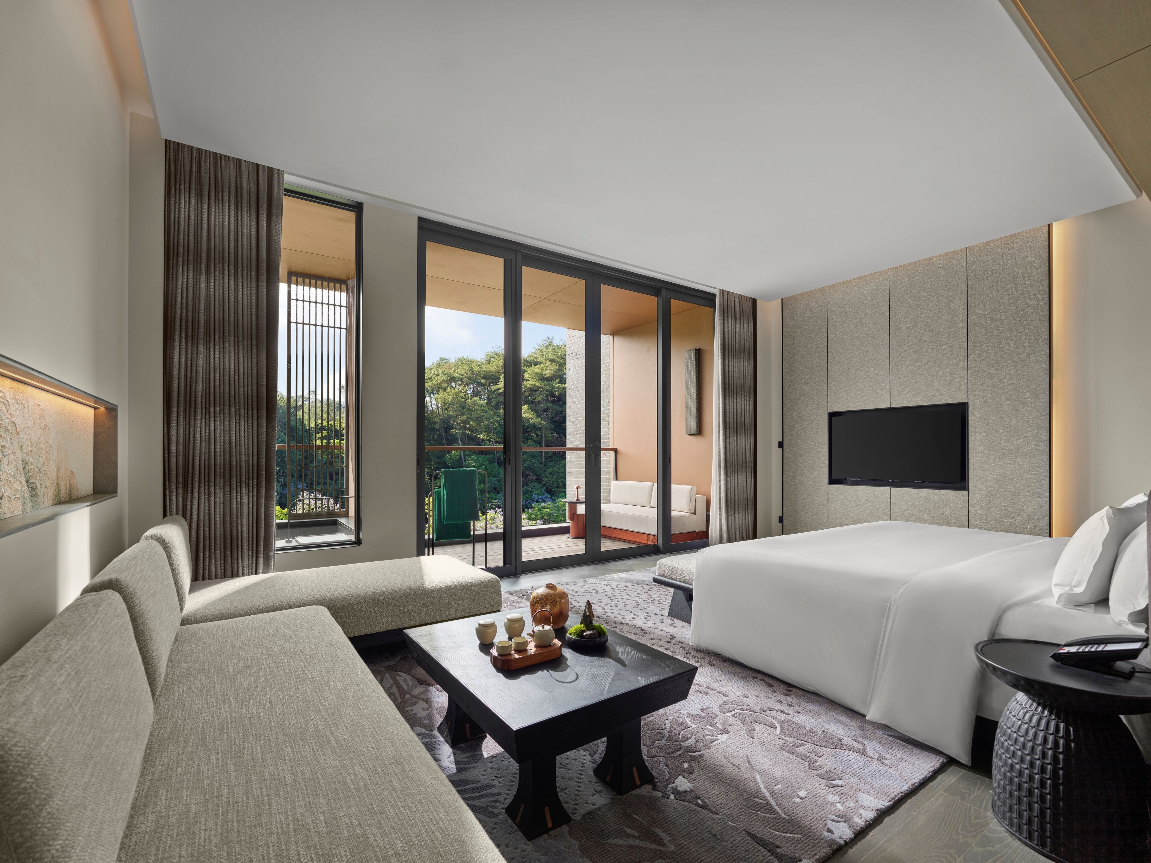 Room, 1 King Bed, Mountain View | Down duvets, memory-foam beds, free minibar items, in-room safe