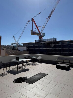 Outdoor dining - 100 meters from Bondi Beach - Entire studio (Bondi Beach)