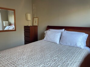 2 chambres, fer et planche à repasser, Wi-Fi, draps fournis