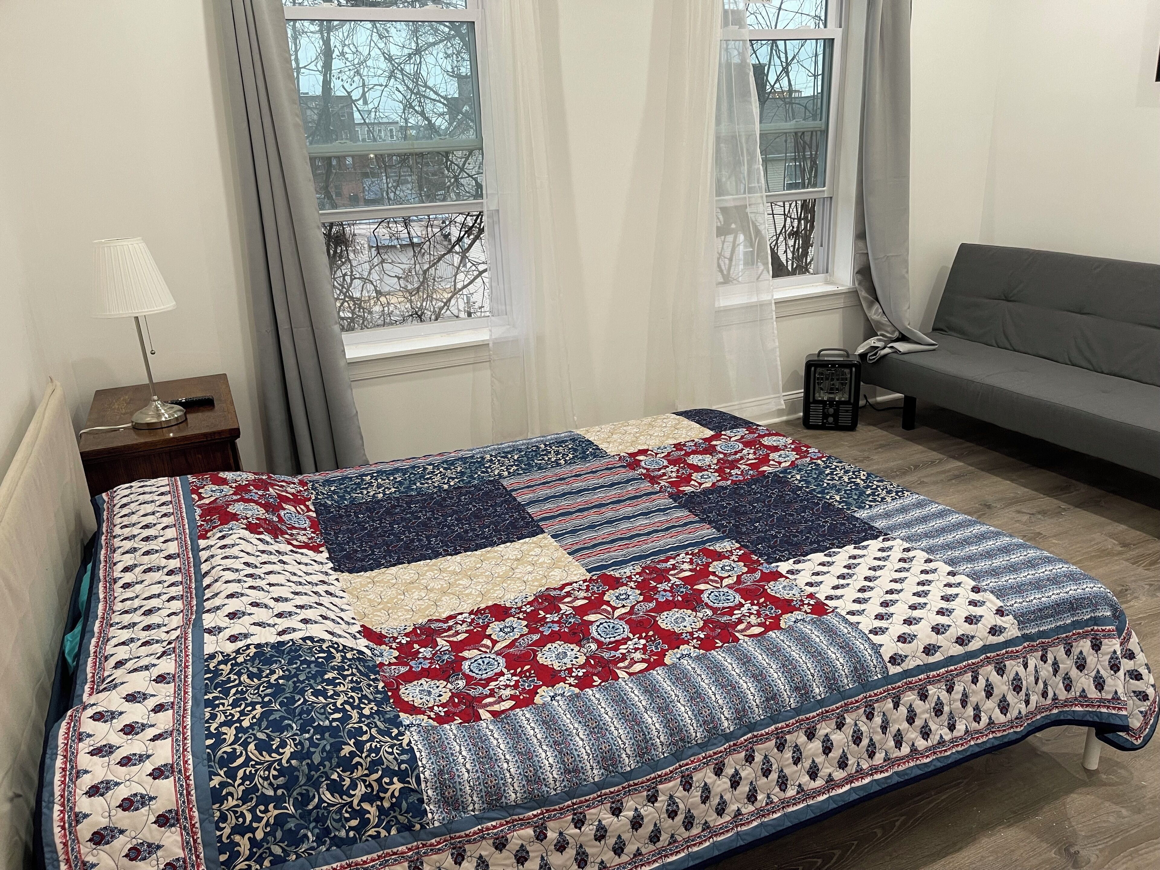 Iron/ironing board, WiFi, bed sheets