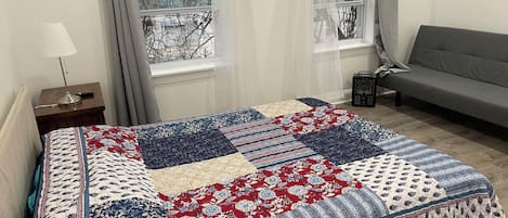 Iron/ironing board, WiFi, bed sheets