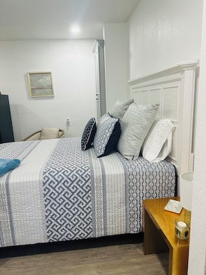 1 غرفة نوم ومكواة/لوح كي وواي فاي وملاءات أسرّة