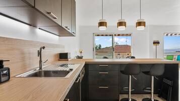 Kühlschrank, Mikrowelle, Ofen, Geschirrspüler