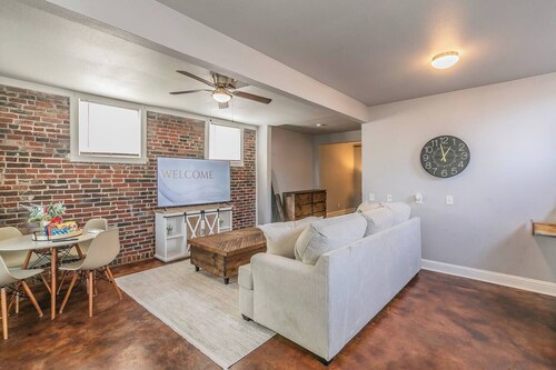 No Clean Fee - King Bed- Close To TCU