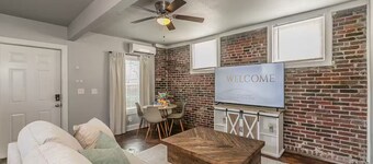 No Clean Fee - King Bed- Close To TCU
