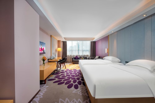 Trendy Romantic MAXScreen Hotel