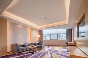 Suite Club, vistes a la ciutat | Sala d'estar | Televisor LED, consola de videojocs i pel·lícules d'estrena 