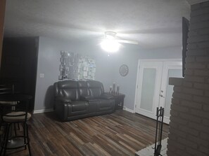 Smart TV - 3-bedroom house in lovely Frankfort close to everything (Frankfort)