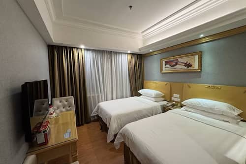 Egyptian cotton sheets, premium bedding, down comforters, pillowtop beds