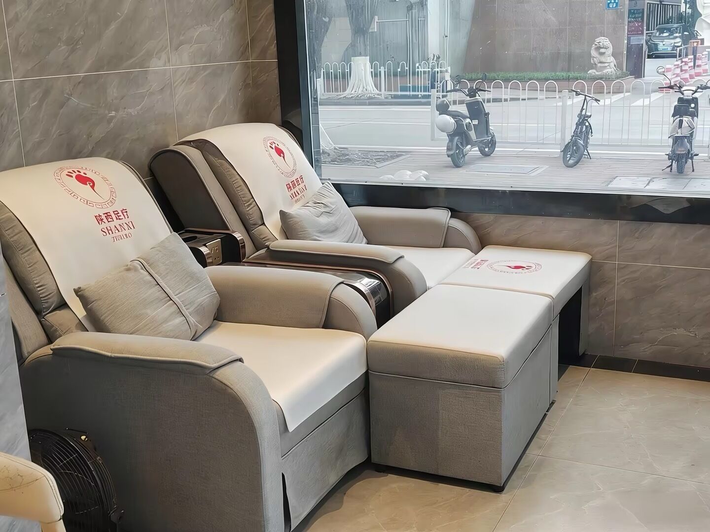 Couples treatment room(s), sauna, hot tub, steam room