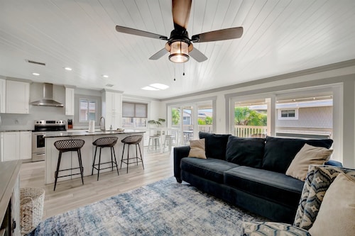 Direct Beach Access Oceanfront Condo Big Balcony