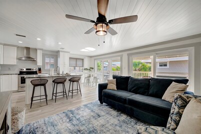 Direct Beach Access Oceanfront Condo Big Balcony